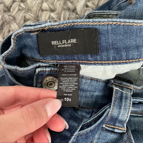 Express bell flare high rise jeans. Size 10s 9033 - Picture 5 of 9